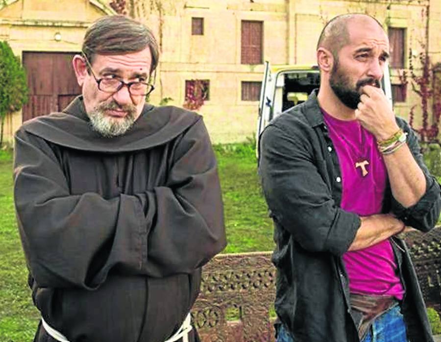 Escena. Karra Errejalde y Alain Hernández en el entorno de la Caridad de Ciudad Rodrigo.